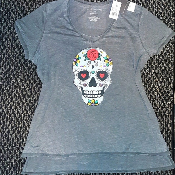 ★NWT★Plus Size GRAYSON THREADS~ 2X~ V-Neck Sugar Skull print Summer T-sh… - Picture 3 of 15